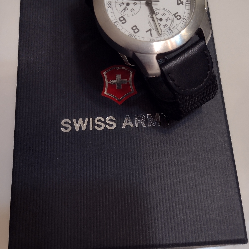 Swiss Army Watch - Picture 8 of 8